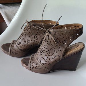 Women's Fossil paisley leather wedges size 8